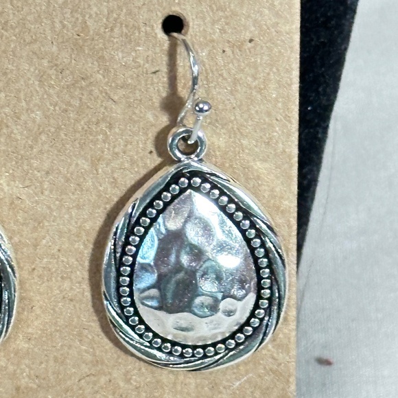 2/$20 Silver Tone Hammered Pear Shape Hook Earrings Retro NWOT - Picture 4 of 11